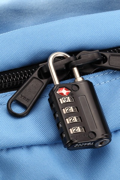 1 Zamykací zip - CabinZero Classic