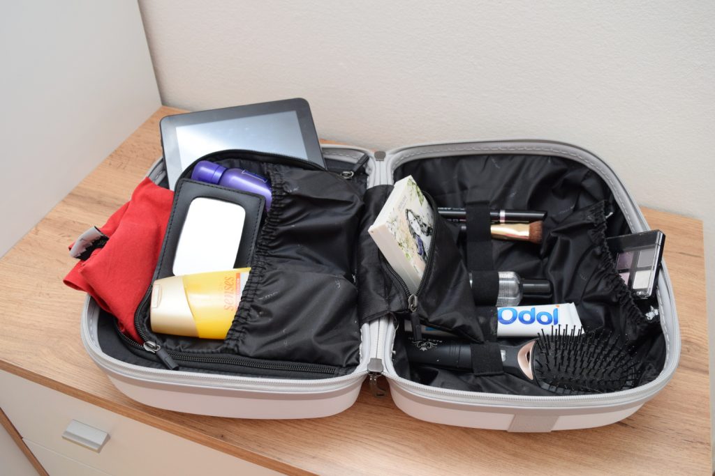 Recenze March Gotthard Beauty Case