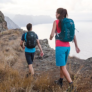 turistický batoh Osprey Talon 22 S/M na zádech