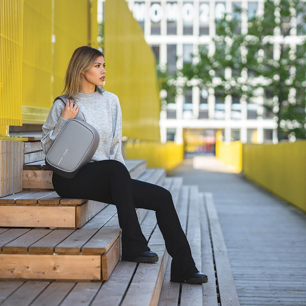 šedý batoh XD Design Bobby Sling