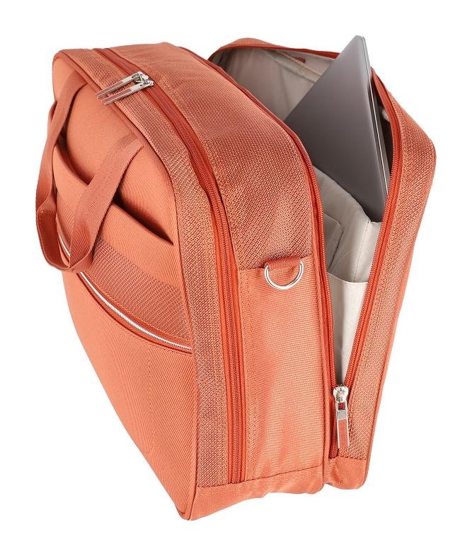 Travelite Miigo Board bag Copper/chutney Vezměte si s sebou do letadla vše, co potřebujete pro práci i zábavu!

odnímatelný nastavitelný ramenní popruh s výstelkou proti otlakům
polstrovaná přihrádka na 15,6