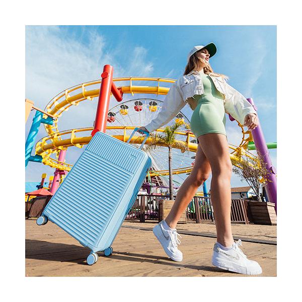 Střední cestovní kufr na kolečkách Heys Pastel M Light Blue