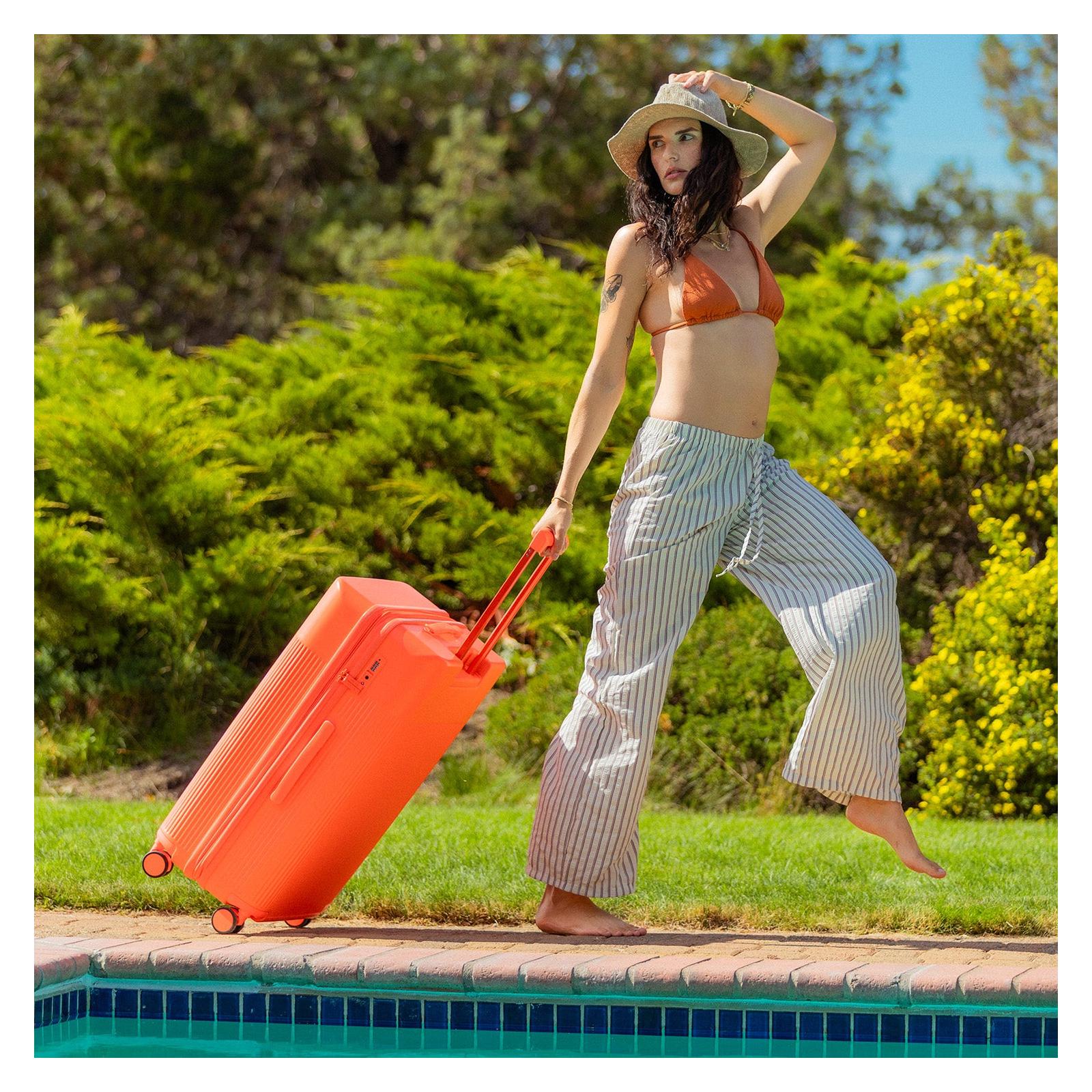 Střední cestovní kufr na kolečkách Heys HiLite M Coral Reef