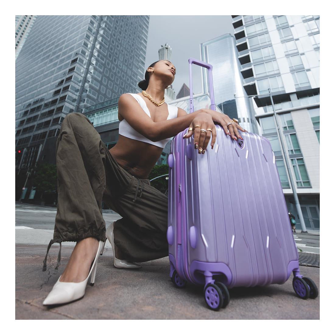 Střední cestovní kufr na kolečkách Heys Xtrak M Icy blue