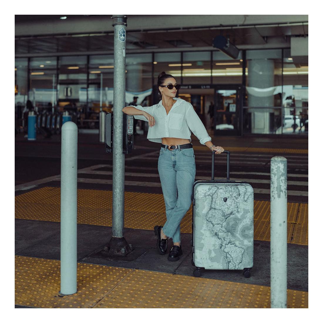 Velký skořepinový kufr na kolečkách Heys Journey 3G L Black/White Map