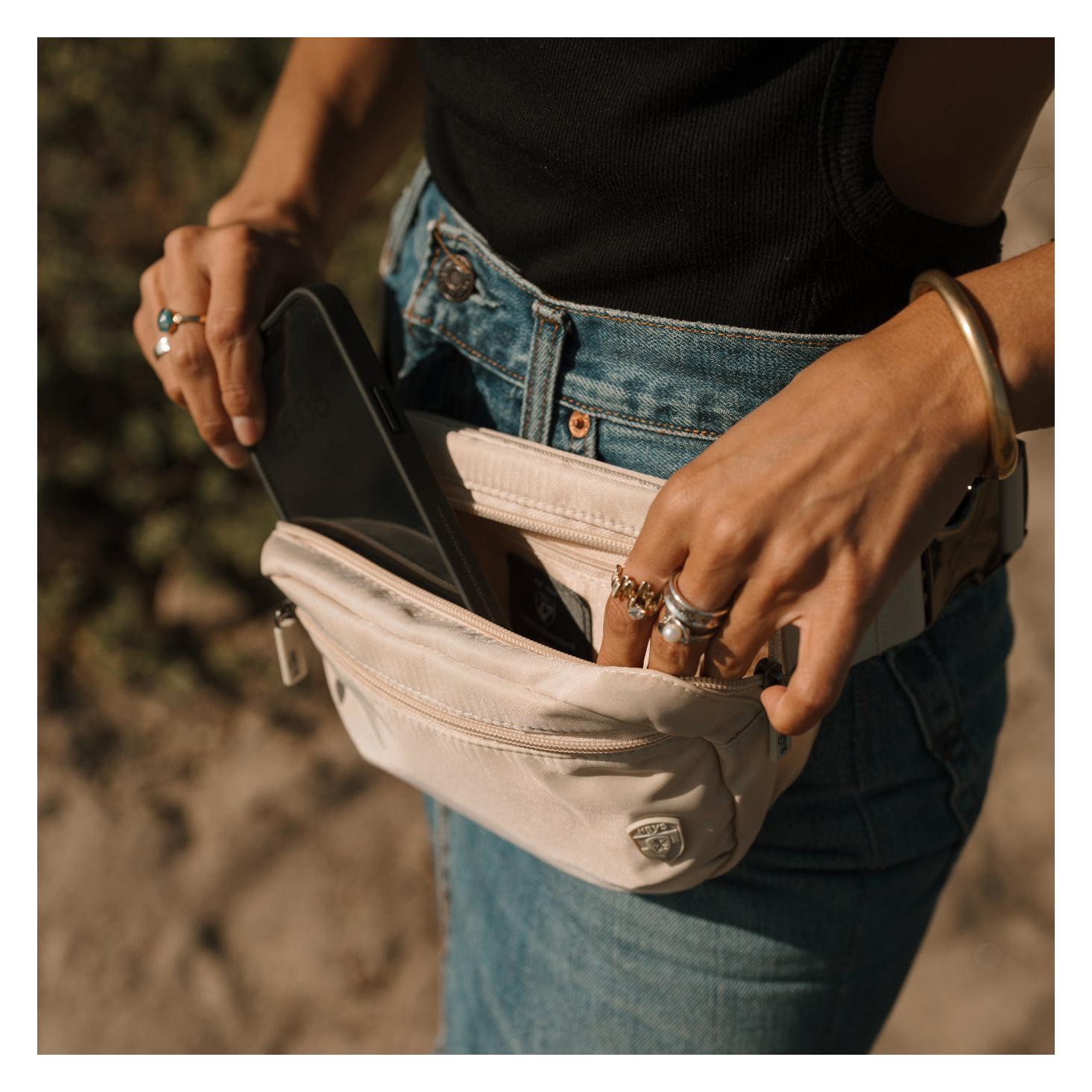 Dámská ledvinka Heys Basic Belt Bag Dusty Pink