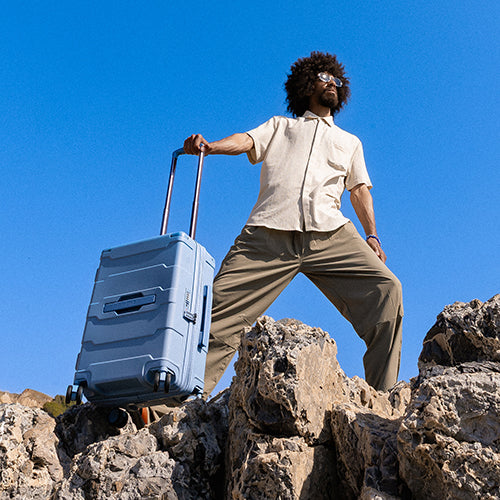 Střední cestovní kufr na kolečkách Heys ReNew M Evergreen