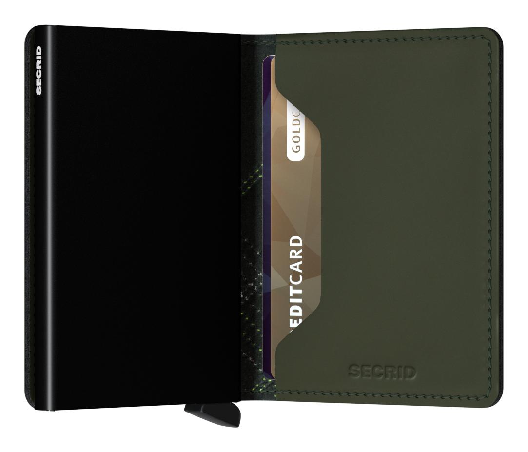 Secrid Slimwallet Stitch Linea Lime Secrid Slimwallet Stitch Linea ztělesňuje moderní pojetí klasické peněženky.

přihrádka pro 4 embosované či 6 hladkých karet
extra prostor pro dalších 6 karet, bankovky, vizitky, doklady i účtenky
patentovaný mechanismus pro snadný přístup
vyrobeno z evropské hovězí usně
matná kůže s hebkým povrchem získá užíváním patinu zvyšující její odolnost
stylová kontrastní výšivka na přední straně